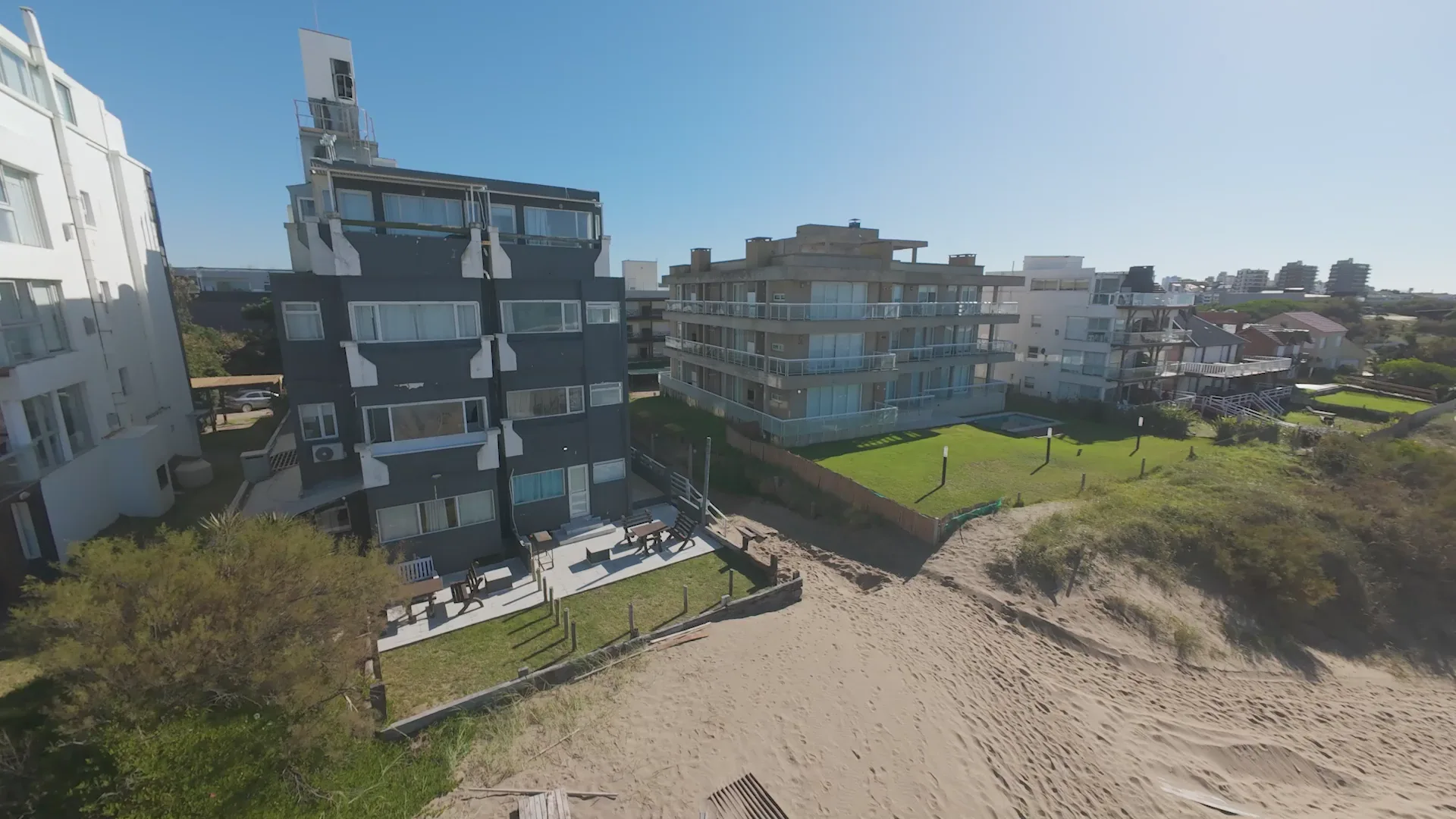 El edificio de Alma sobre los médanos, frente a la playa de Mar de Ostende